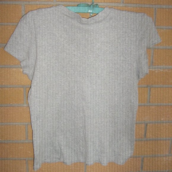 Ladies Summer Tops Set Of 3 Size Medium. $6.00 AS AN ADD ON ITEM - Picture 3 of 6
